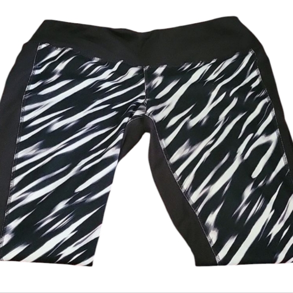 Cato Black and White Patterned Leggings - Picture 2 of 4